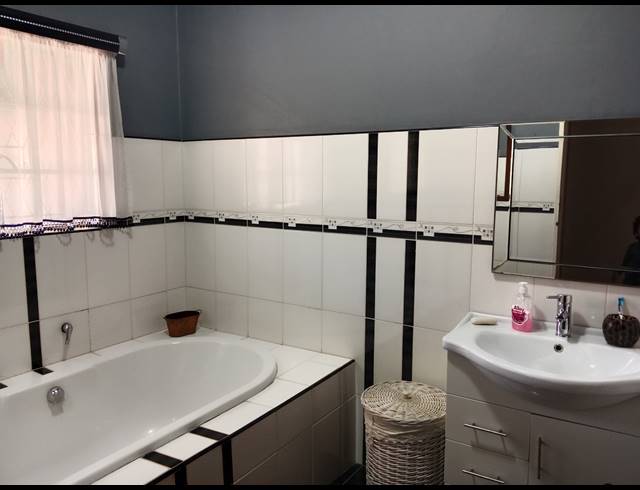 4 BEDROOM HOUSE FOR SALE IN LINCOLN MEADE